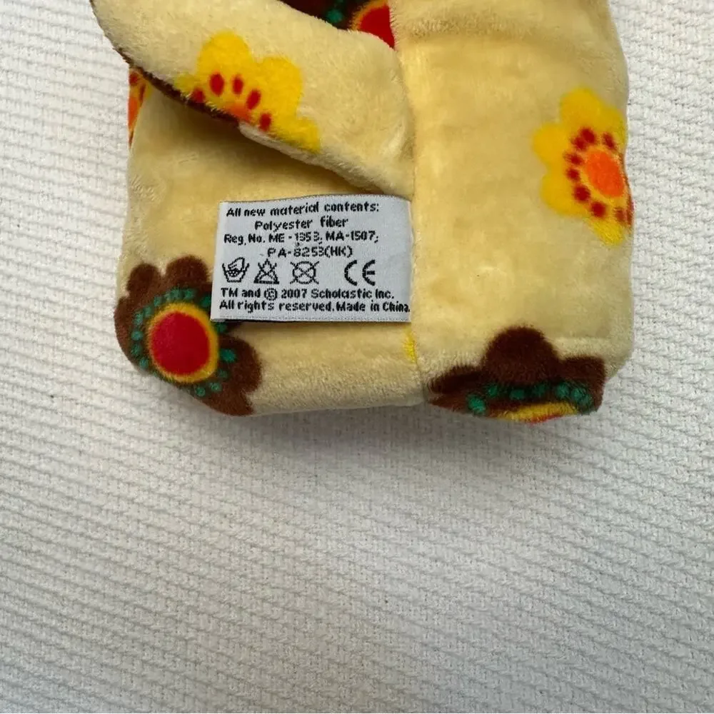 2007 Scholastic Side Kicks Counting in the Garden Yellow Dog Hand Puppet Plush